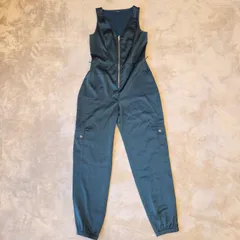 GUESS ゲス【人気】ジャンプスーツ サイズ2 レディース 前ジップ カーゴポケット ジョガー 光沢 深緑 オールインワン