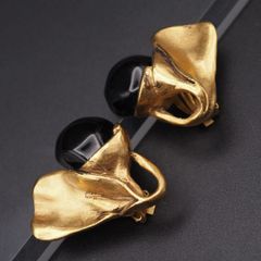 Item thumbnail for item 3aeb351e-7b57-4c4e-a45d-0fb1246e8c00