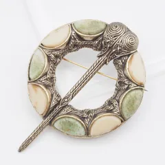 2025年最新】miracle ブローチの人気アイテム - メルカリ