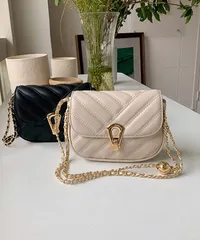 ミニショルダーバッグ キルティング鞄上品