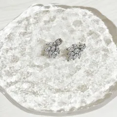 シルバー　ピアス　リーフ　モチーフ　キラキラ　　結婚式　パーティ　シンプル