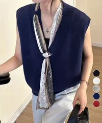 Vネックニットベストスカーフ付き