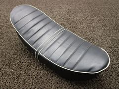 SR400 FI 5型用 GOODSEAT SLENDER タックロール黒（中古 - メルカリ
