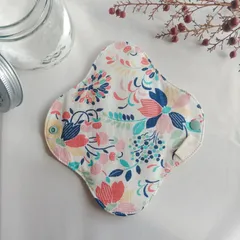 【布ナプキン】無添加ネルとシングルガーゼ 花と実柄 18cm 6層仕立て 1枚