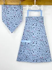 ブルーの動物柄の可愛いリバーシブルハンドメイド子供エプロンと三角巾のセット