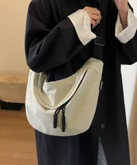 【４色】ショルダーバッグ 三日月型 おしゃれ 軽量 a4 大容量 レディース★ホーボーバッグ ボディバッグ 斜め掛け肩掛け ナイロン 黒白赤