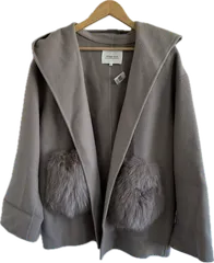 Z1639【美品】Arpege storyアルページュストーリー　フードリバーコートポケットファーコート　アウター　グレー　レディース　1サイズ