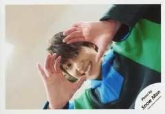 【中古】生写真(ジャニーズ) Snow Man/佐久間大介/横型・バストアップ・衣装青・緑・黒・両手パー・歯見せ/「ジャニーズJr.8・8祭り～東京ドームから始まる～」セルフィー/公式生写真