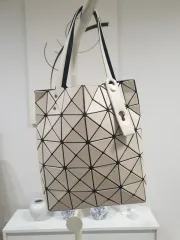 イッセイミヤケ バオバオ ISSEY MIYAKE イッセイミヤケ バッグ