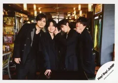 【中古】生写真(ジャニーズ) Hey! Say! JUMP/集合(4人)/横型・膝上/「Hey! Say! JUMP LIVE TOUR 2022 FILMUSIC!」グッズオフショット/公式生写真
