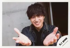 【中古】生写真(ジャニーズ) Aぇ! group/小島健/横型・バストアップ・衣装黒・両手パー・前に出し・笑顔/「関ジュ 夢の関西アイランド 2020 in 京セラドーム大阪 ～遊びにおいでや!満足 100%～」グッズオフショット/公式生写真