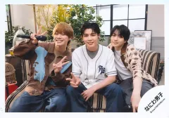 【中古】生写真(STARTO) なにわ男子/西畑大吾・長尾謙杜・大橋和也/横型・膝上/シングル「コイスルヒカリ」MV＆ジャケ写オフショット/公式生写真