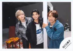 【中古】生写真(STARTO) なにわ男子/道枝駿佑・長尾謙杜・藤原丈一郎/横型・上半身/シングル「コイスルヒカリ」MV＆ジャケ写オフショット/公式生写真