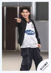 【中古】生写真(STARTO) なにわ男子/長尾謙杜/膝上/シングル「コイスルヒカリ」MV＆ジャケ写オフショット/公式生写真