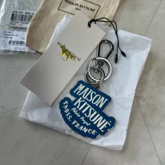 新品未使用　メゾンキツネパリ　キーホルダー 2025年最新】メゾンキツネ キーホルダーの人気アイテム - メルカリ