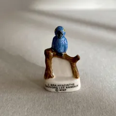 スミレコンゴウインコ（ヒアシンスコンゴウインコ）のフェーブ／鳥／WWF／フランス雑貨／陶器ミニチュア／ブロカント／ヴィンテージ／蚤の市／幸運の小さな陶器