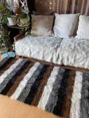 シイルトバッタニイェは現地直輸入卸売日本一の品揃えの当店で！こちら新品未使用古い時代のアンゴラヤギの4種類のモヘアで織られた76×204のヴィンテージシイルトバッタニイェ！ソファやラグにもピッタリのサイズ！山羊さんの自然の色無着動物にも人間にも優しい逸品！