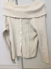 オフショルダーニット