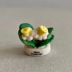 スズランのフェーブ／春の花／フランス雑貨／陶器ミニチュア／ブロカント／ヴィンテージ／蚤の市／幸運の小さな陶器