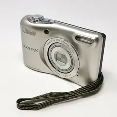 ニコン coolpix L30 シルバー デジカメ 動作確認済み デジタルカメラ 電池式 電池蓋割れあり 管理番号ARCAMKO454のサムネイル