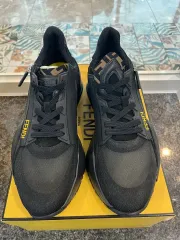 FENDI スニーカー