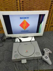 E21-20251129-01【ジャンク】PlayStation 初代 PS1 本体 SCPH-7000 通電のみ コントローラー/AVケーブル/電源ケーブル付 プレステ