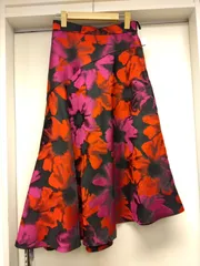 M28　マイストラーダ　Mystrada　花柄フレアスカート　光沢感あり　Mサイズ　華やか