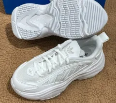 アディダス ウィメンズ オーズガイア スニーカー 235