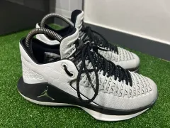 ジョーダン 31 XXXI ロー 白黒 バスケシューズ 235mm