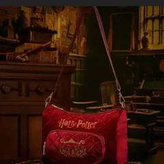 ハリーポッター　グリフィンドール　バッグ　ショルダーバッグ　ベルベット　オシャレ　赤　レッド　ボルドー