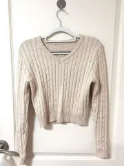 Vネック ケーブル編み ニット