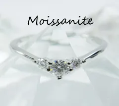 V字 3石 モアサナイト トリロジー リング 合計0.16ct 指輪