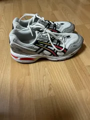 アシックススニーカー