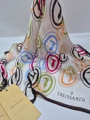 【新品】TRUSSARDI レディーススカーフ シルク100% MADE IN ITALY スモールサイズ
