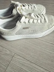 PUMA スウェード スニーカー アイボリー