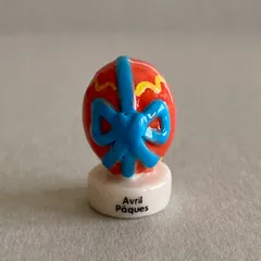 イースターエッグのフェーブ／春／たまご／フランス雑貨／陶器ミニチュア／ブロカント／ヴィンテージ／蚤の市／幸運の小さな陶器