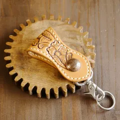 牛革キーホルダー　(手縫い)ベルトループキーホルダー・フラワー　　キーリング　アメカジ　ストリート　ハンドメイド　レザークラフト　牛革　ヌメ革　レザー　本革