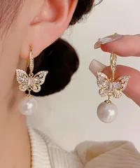 パールピアス 揺れるピアスバタフライ