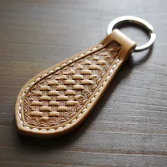 (手縫い)雫型キーホルダー・バスケット　ナチュラル/赤茶/こげ茶　　キーリング　アメカジ　ストリート　ハンドメイド　レザークラフト　牛革　ヌメ革　レザー　本革