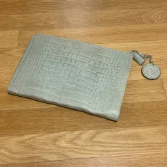 新品 クラッチバッグ