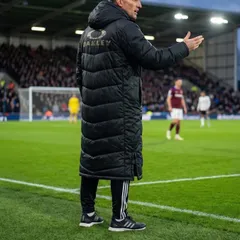 美品 OAKLEY オークリー 中綿 フード付き ロング ベンチ コート メンズ XL / 黒 ブラック サッカー 陸上 応援 スポーツ観戦 防寒 極暖 軽量