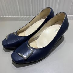 極美品 asics ペダラ レザー バックル パンプス ネイビー 22.5 - メルカリ