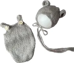 NANA's shop ベビー用ニット 衣装セット くま耳ボンネット帽子 オーバーオール 新生児フォト撮影用 ハーフバースデー 百日祝い (グレー０ヶ月用（～3.5キロ）,  新生児)