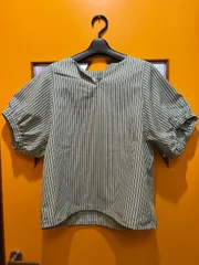 【H1-59】△  A DAY IN THE LIFE / UNITED ARROWS　フリーサイズ　ブラウス　Vネック　ストライプ柄　緑色