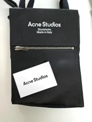 2025年最新】Acne Studios メッセンジャーバッグの人気アイテム - メルカリ