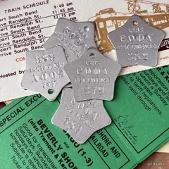 627・R-2043　ヴィンテージ　1985年　pet license 星　アルミ製 ドッグタグ  ヴィンテージタグ　ヴィンテージ 　レア　アクセサリー　首飾り　キーホルダー　ナンバータグ　アメリカタグ　アメリカ雑貨　直輸入