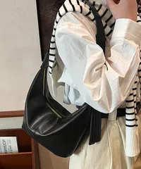 ショルダーバッグ PUレザーバッグ 黒　ブラック