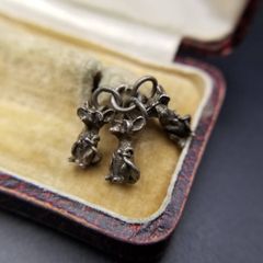 エ*カ様 美品：犬型キーホルダー サングラス付き スワロフスキー