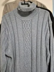 ケーブルニット タートルネック セーター スカイブルー