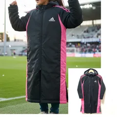 裏ボアと中綿入りでしっかり防寒◎【adidas】アディダス ベンチコート アウター バックプリント ビッグロゴ サッカー マラソン スポーツ観戦 アウトドア ブラック 黒×ピンク 子供 キッズ ジュニア サイズ140/M38798YY